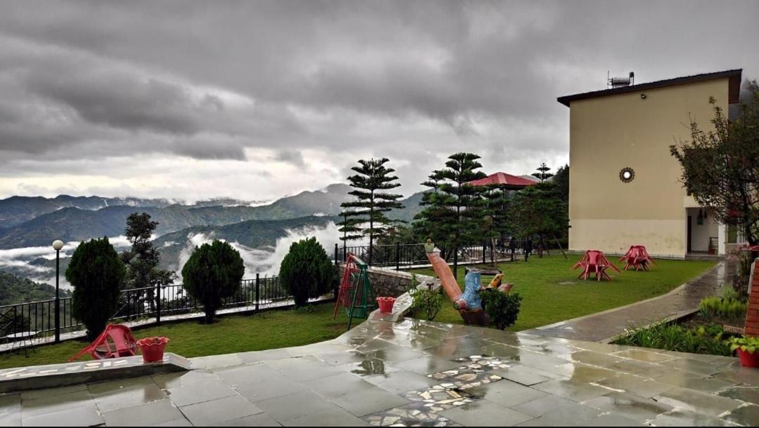 Mist N Meadows Resort Rajgarh  Bagian luar foto