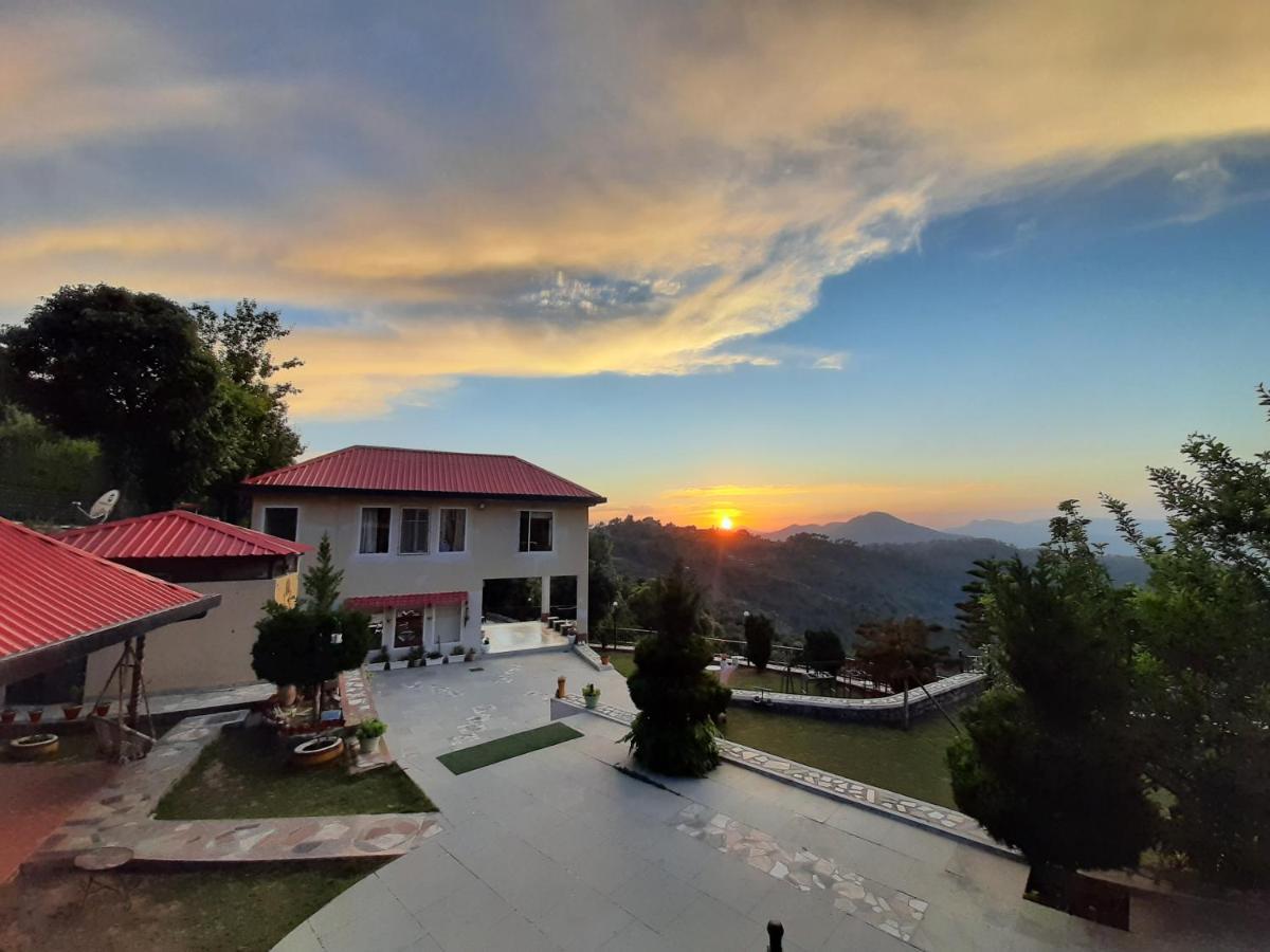 Mist N Meadows Resort Rajgarh  Bagian luar foto