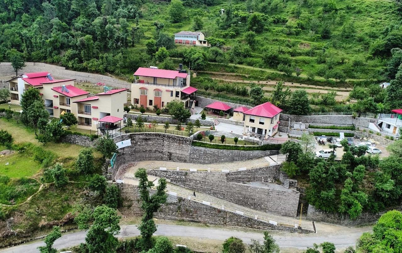 Mist N Meadows Resort Rajgarh  Bagian luar foto
